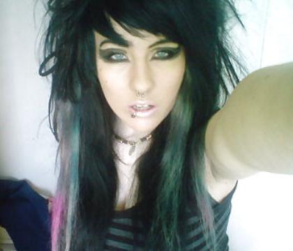 25P Moshe Loves Emo Babes