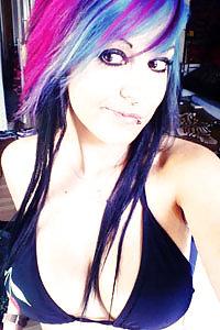 25P Moshe Loves Emo Babes