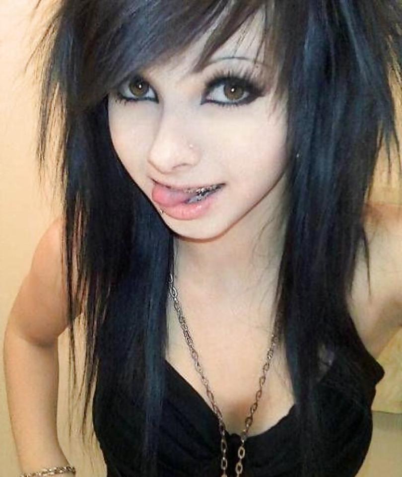 25P Moshe Loves Emo Babes