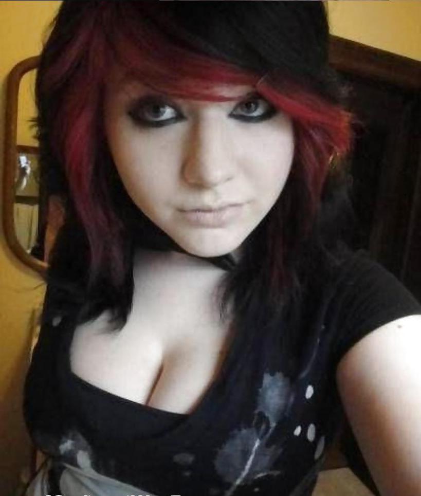 25P Moshe Loves Emo Babes
