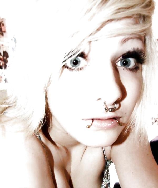 25P Moshe Loves Emo Babes