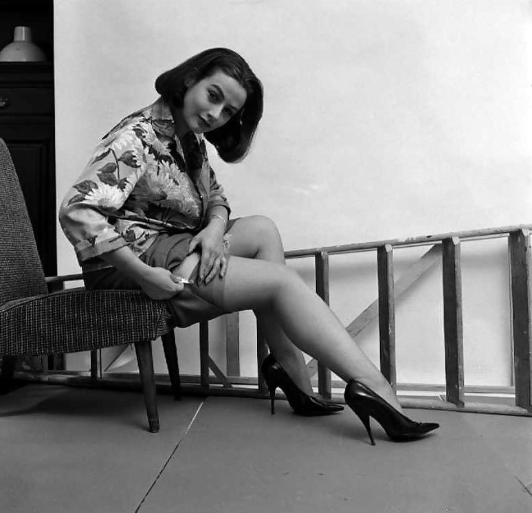 25P Three English ladies 1960s