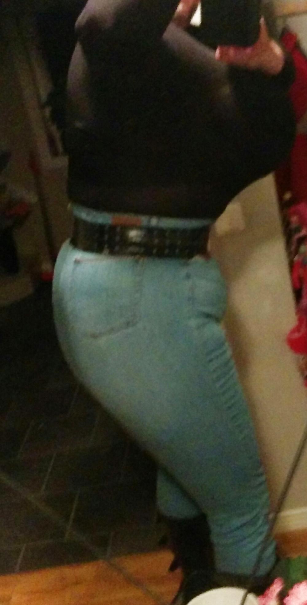 11P More Jonna, big boobs and tight jeans.