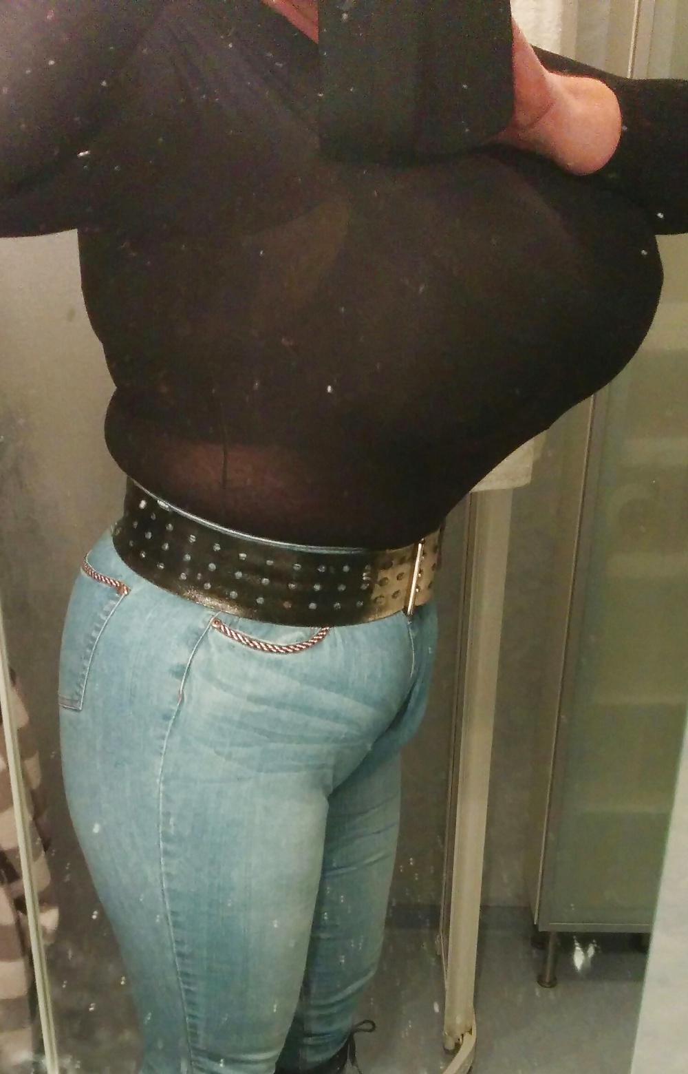 11P More Jonna, big boobs and tight jeans.