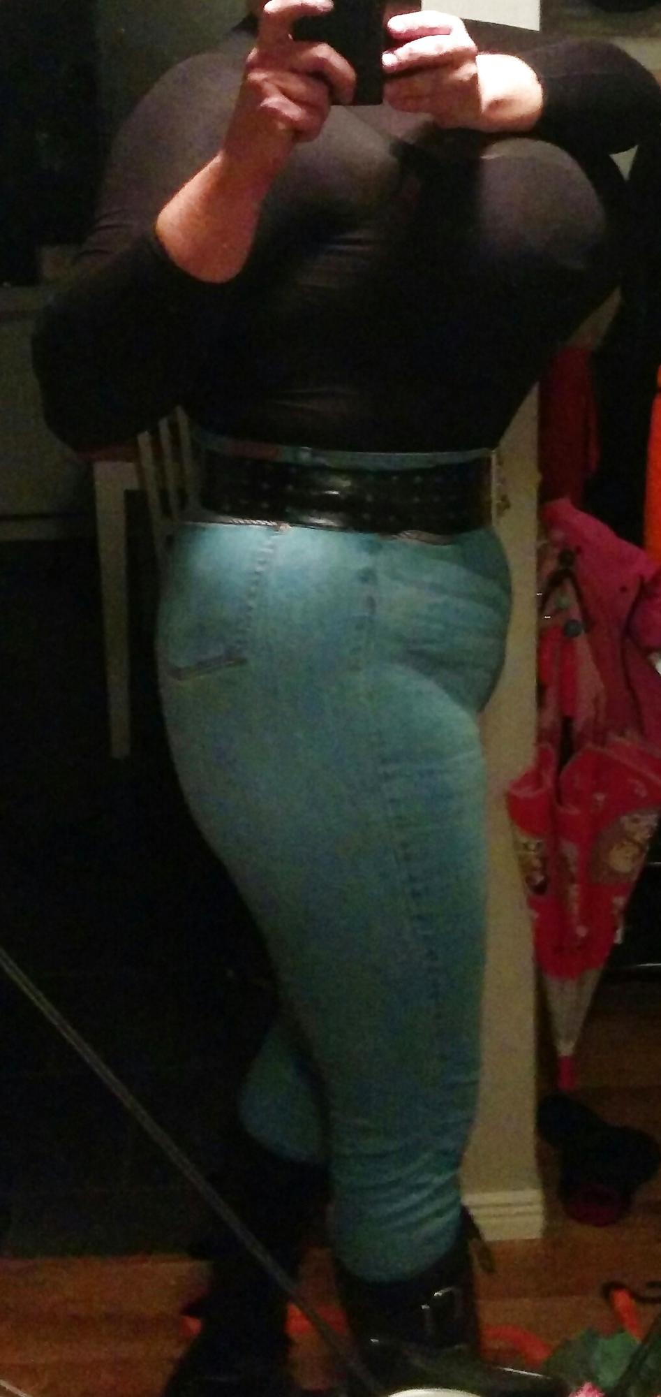 11P More Jonna, big boobs and tight jeans.