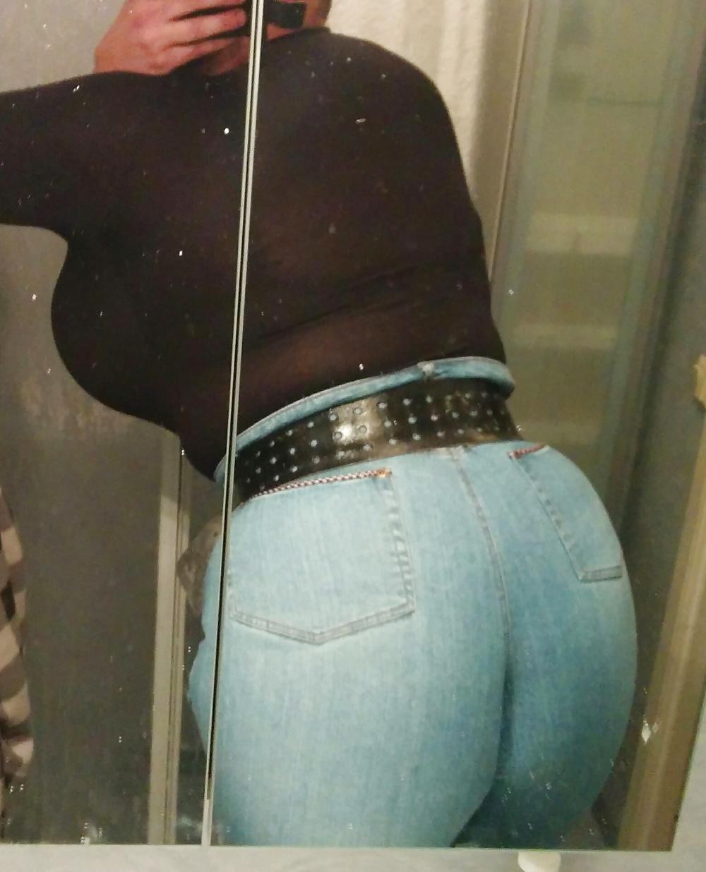 11P More Jonna, big boobs and tight jeans.