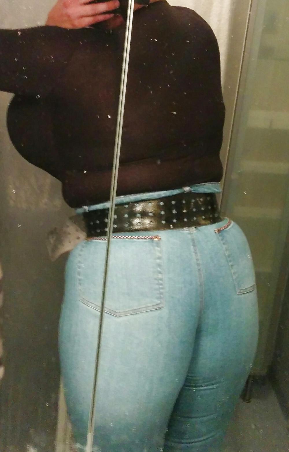 11P More Jonna, big boobs and tight jeans.
