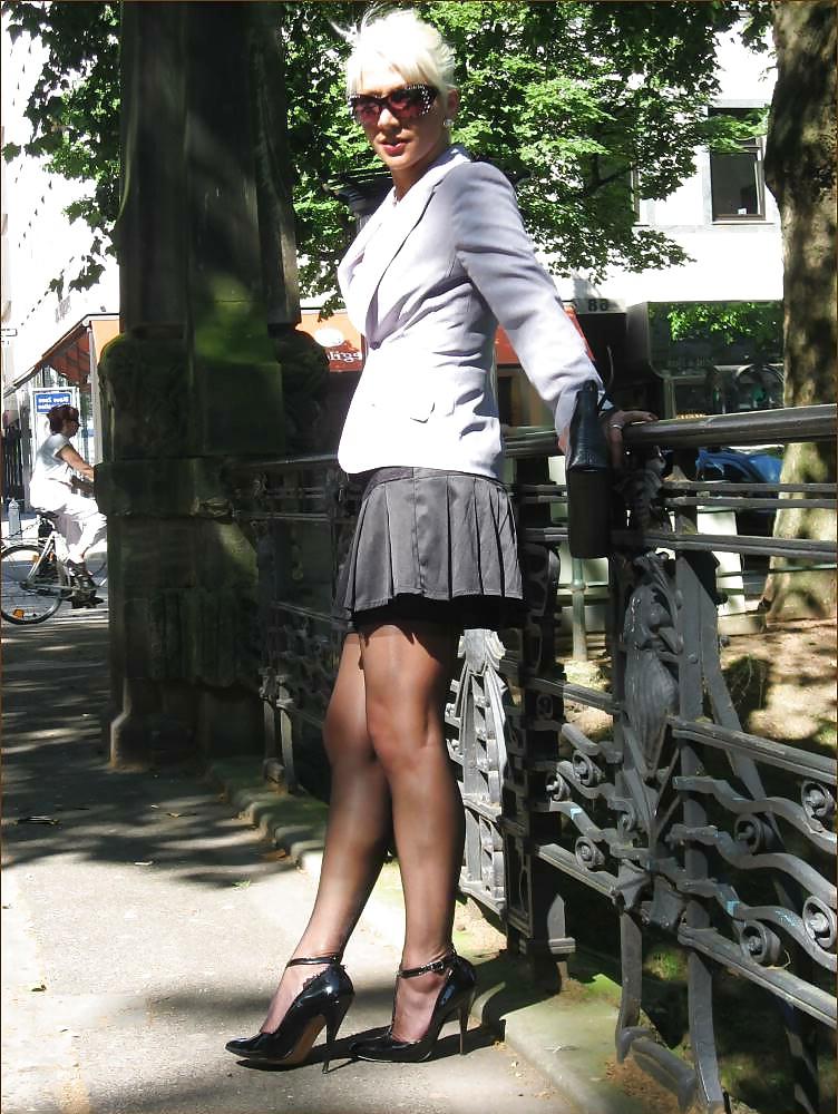 25P Blonde shows her legs in stockings 5