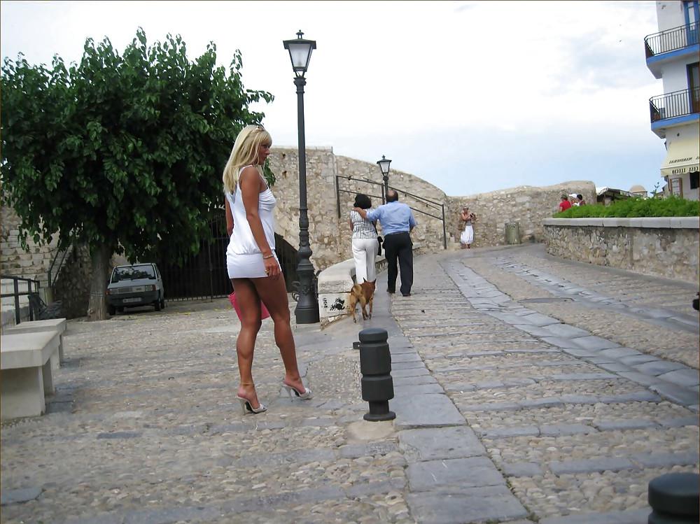 25P Blonde shows her legs in stockings 5