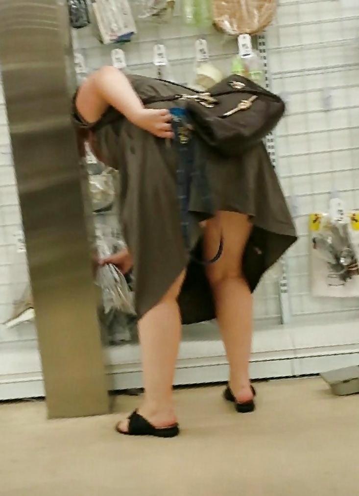 20P Public shopping candid teen and mature leg, ass and tits - 2