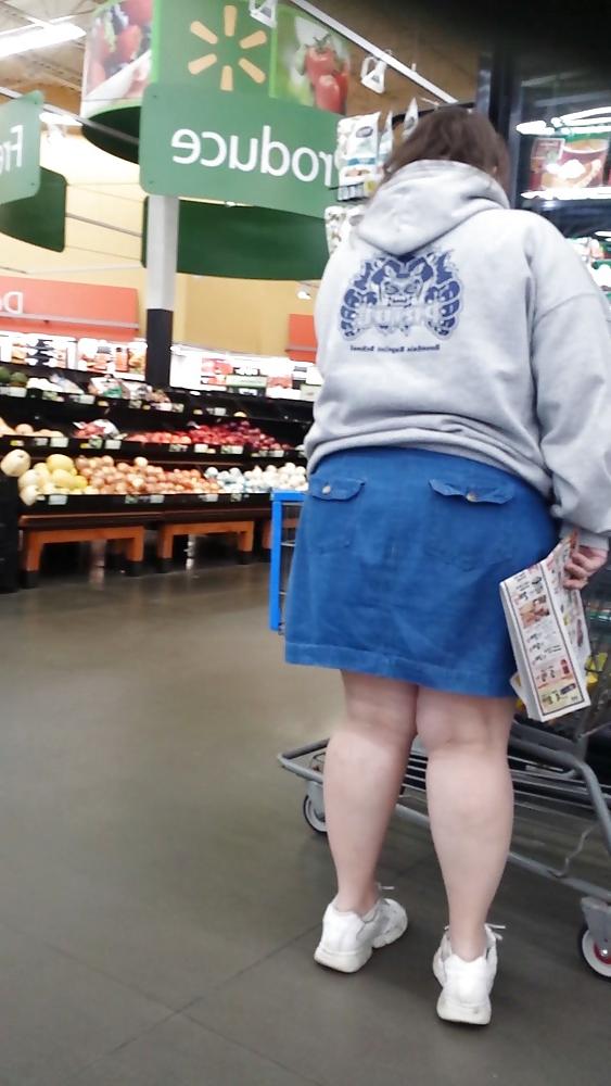 20P Public shopping candid teen and mature leg, ass and tits - 2