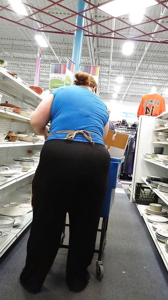 18P Candid big ass booty in tight leggings huge butt plumper