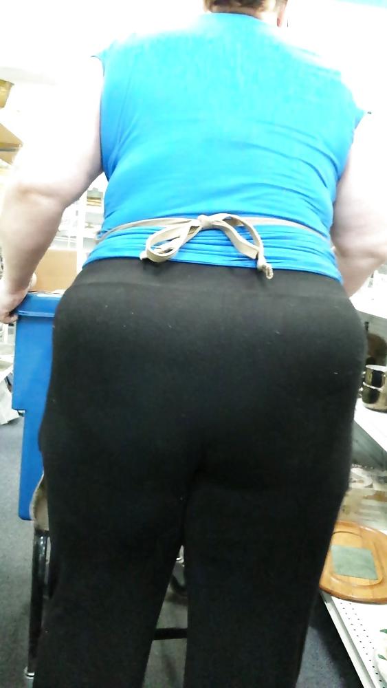 18P Candid big ass booty in tight leggings huge butt plumper