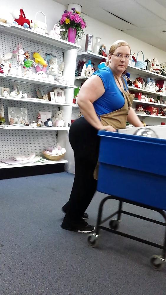 18P Candid big ass booty in tight leggings huge butt plumper
