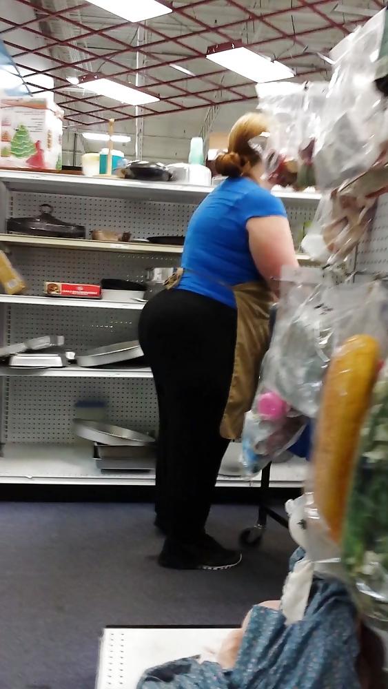 18P Candid big ass booty in tight leggings huge butt plumper