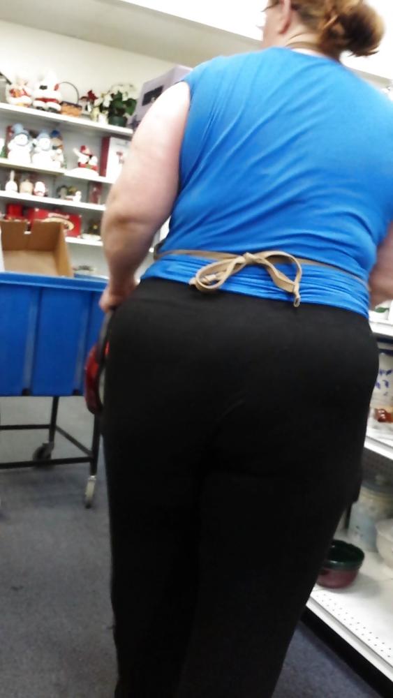 18P Candid big ass booty in tight leggings huge butt plumper