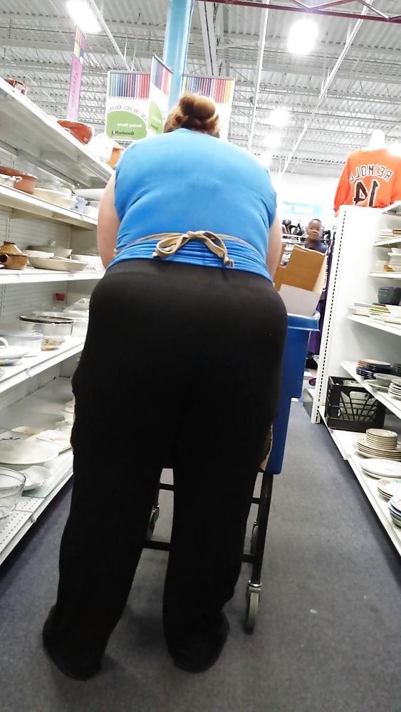 18P Candid big ass booty in tight leggings huge butt plumper