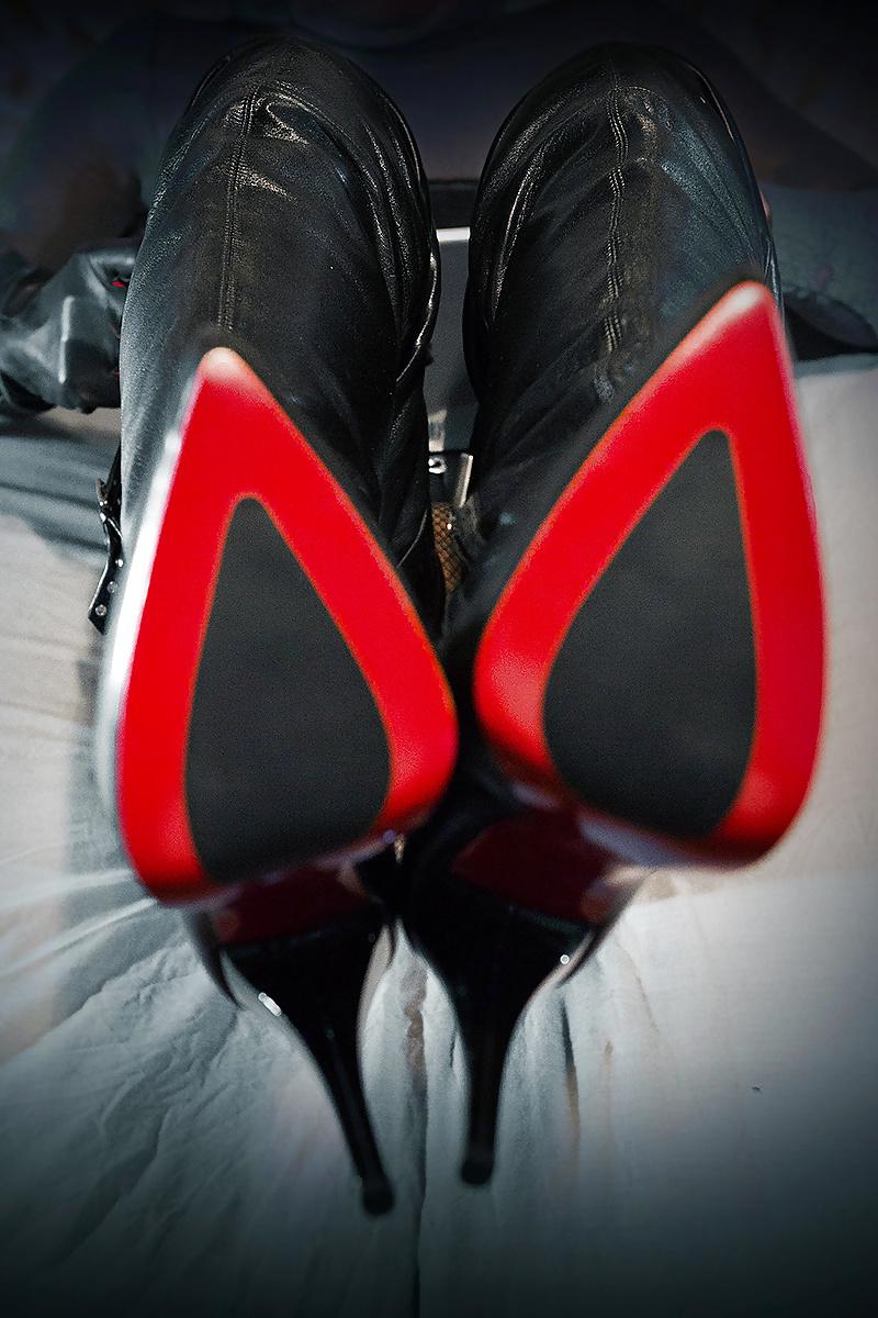 21P Black boots