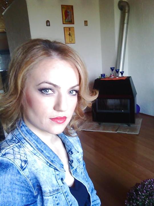 8P Swinger brunete wife repost,share,spread slut