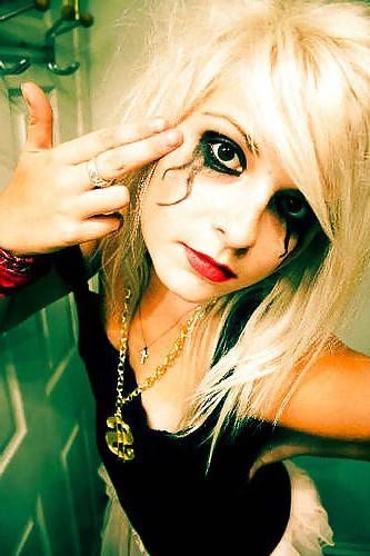 25P Emo Girls