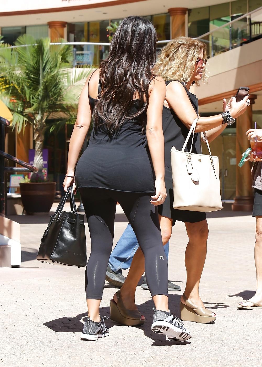 20P Kim K Escalator Booty