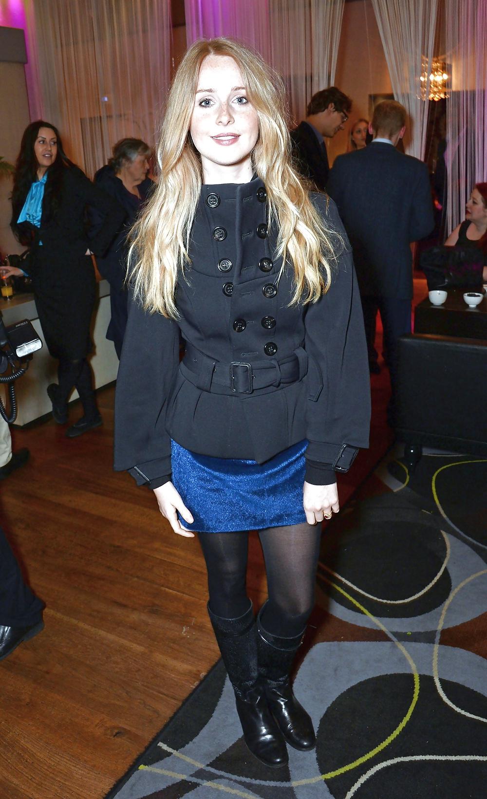 25P Celebrities In Pantyhose 17