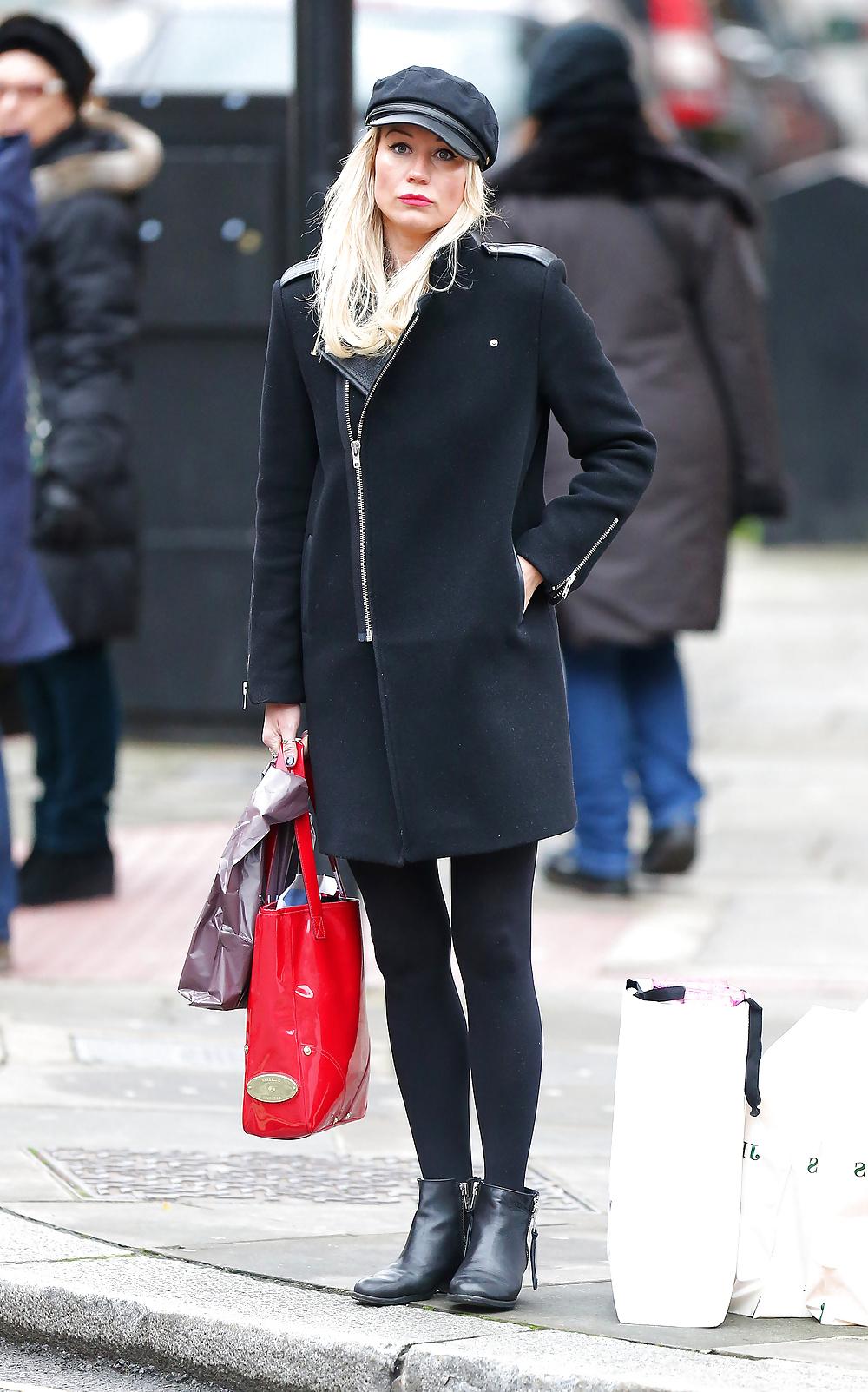 25P Celebrities In Pantyhose 17