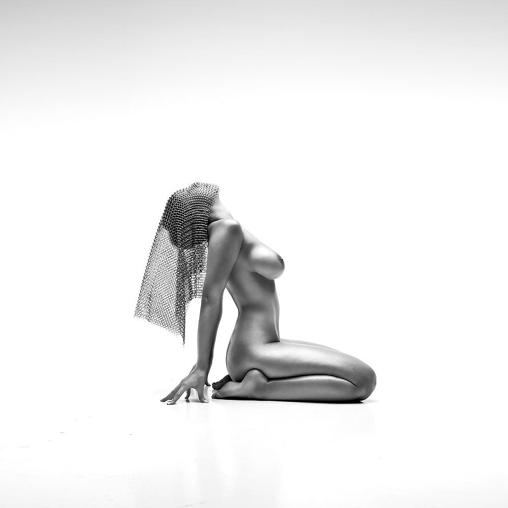 25P Erotic nudes in Black & White 2