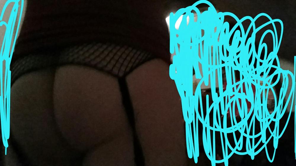 5P Young trap CD crossdresser showing off her sissy body