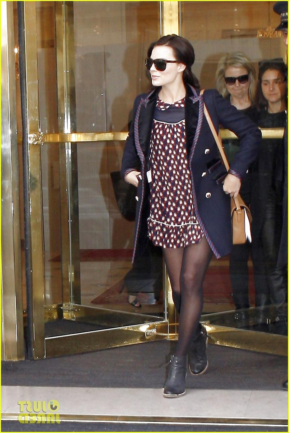 25P Celebrities In Pantyhose 11