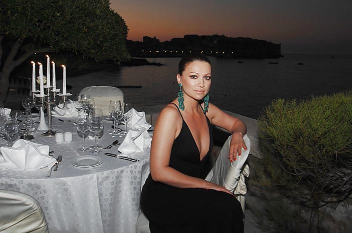 17P Croatian milf singer