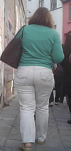 9P Big Booty Spanish Milf in Jeans
