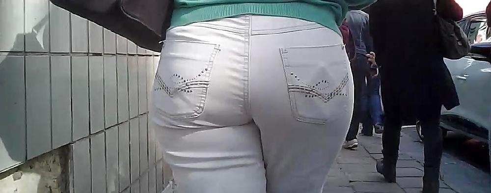 9P Big Booty Spanish Milf in Jeans