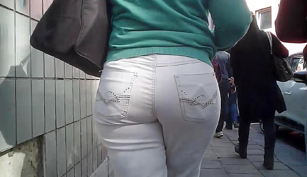 9P Big Booty Spanish Milf in Jeans