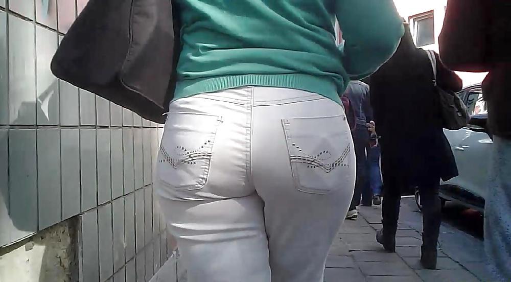 9P Big Booty Spanish Milf in Jeans
