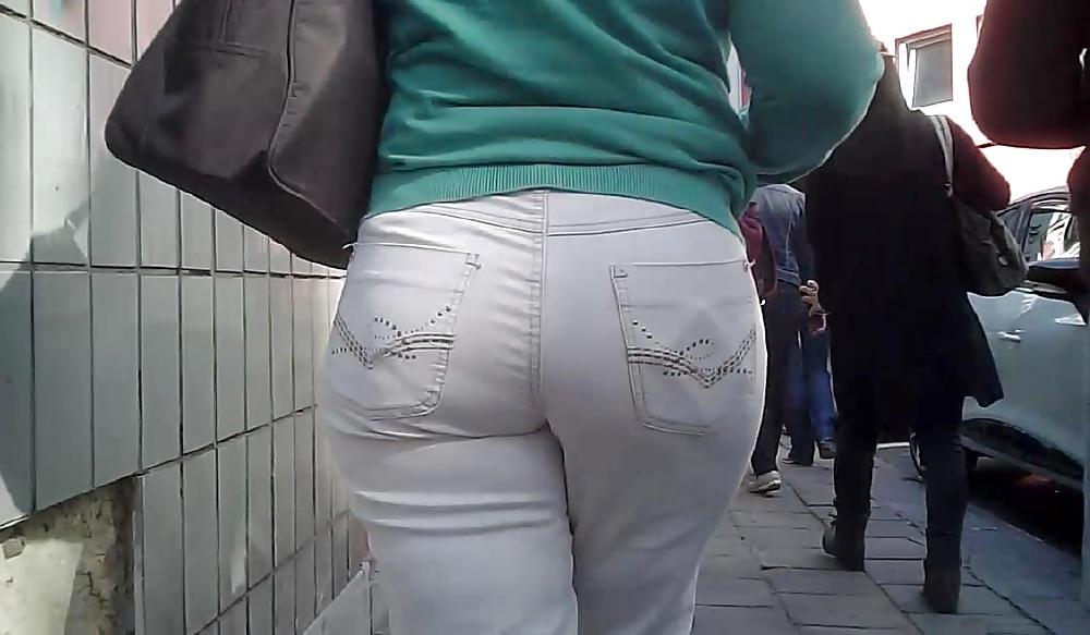 9P Big Booty Spanish Milf in Jeans