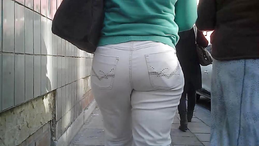 9P Big Booty Spanish Milf in Jeans