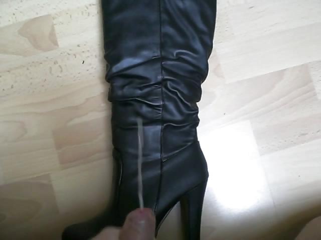 19P Cum on black boots