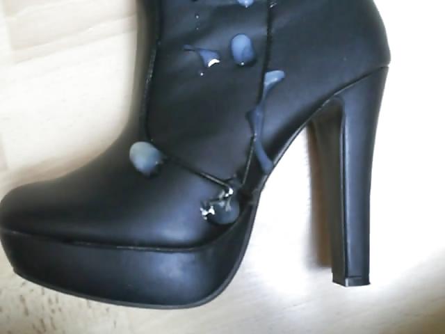 19P Cum on black boots
