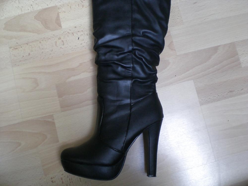 19P Cum on black boots