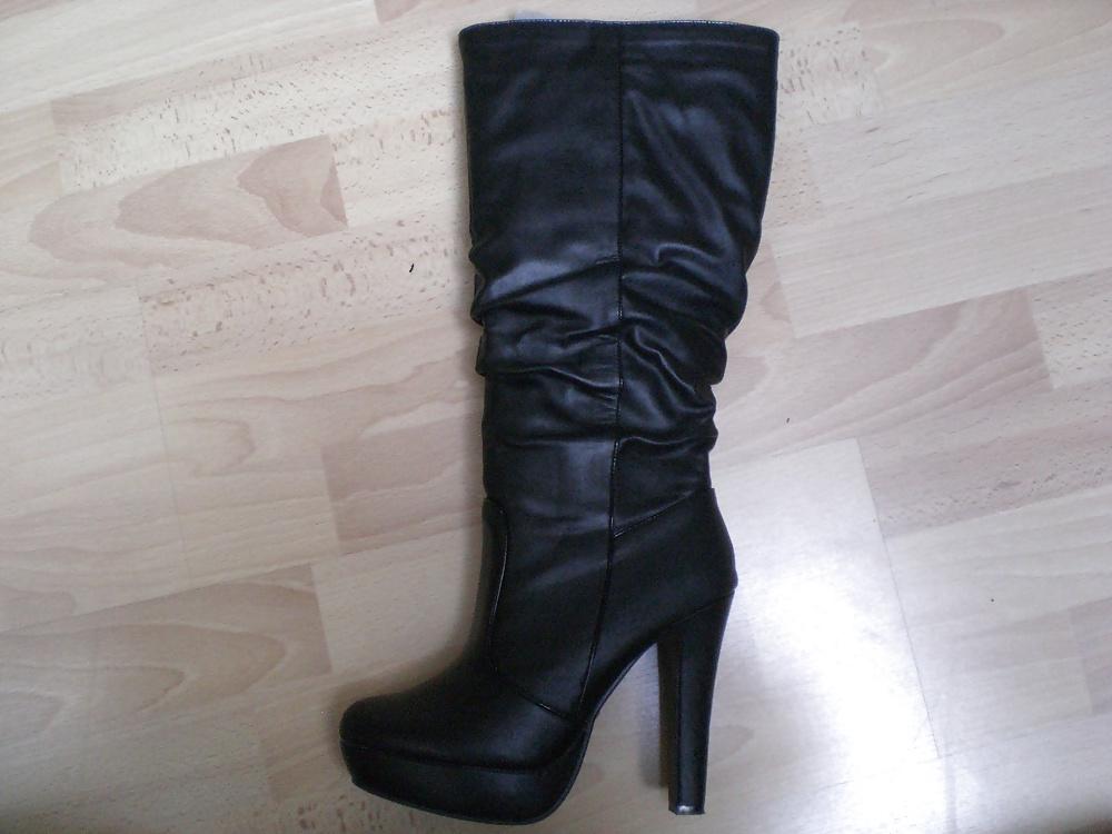 19P Cum on black boots
