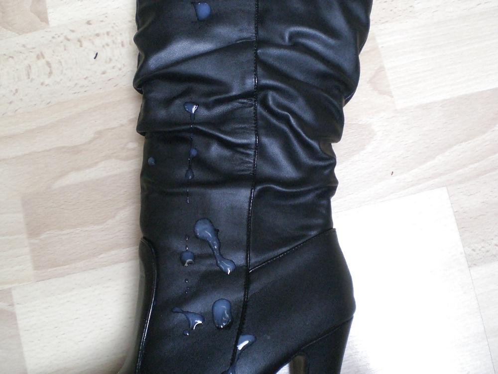 19P Cum on black boots