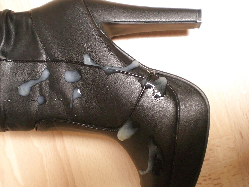 19P Cum on black boots