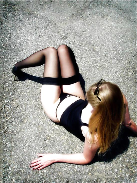 25P German lady plays model 2002