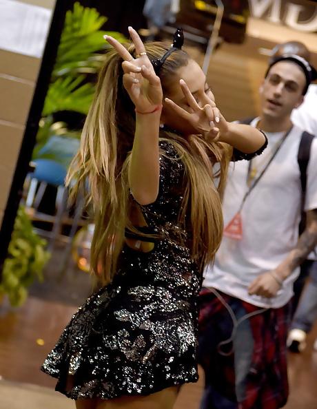 9P Ariana Grande backstage iHeartRadio