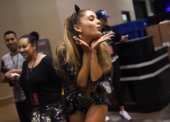 9P Ariana Grande backstage iHeartRadio
