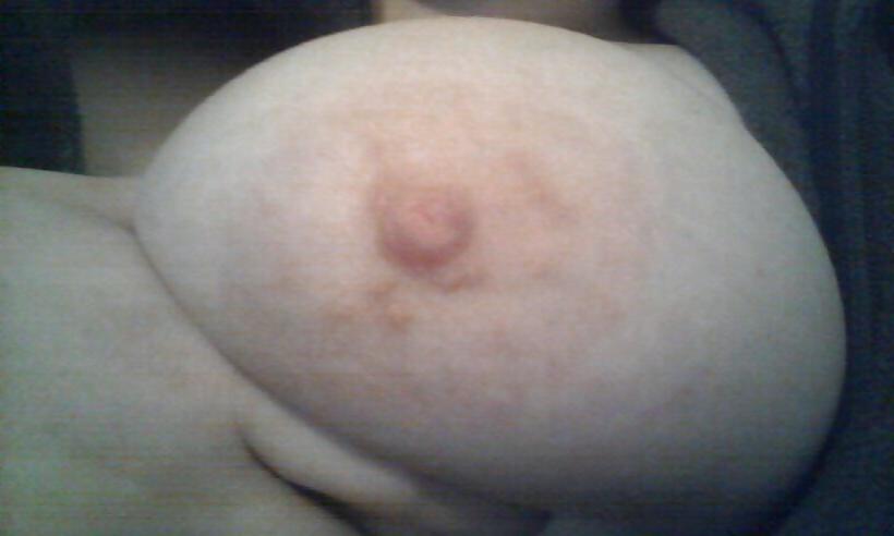 20P GROSSE TITTEN UND RUNDER ARSCH MIT EINGEWROSSENER NASSEN PUSSY (29)