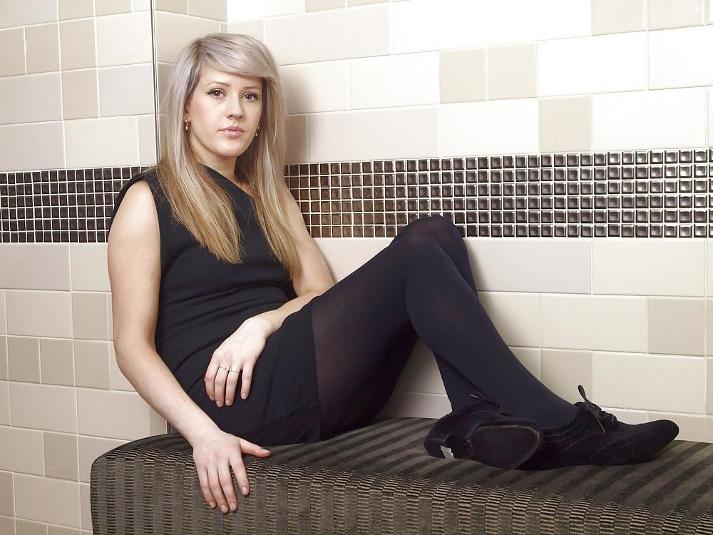 25P Celebrities In Pantyhose 18