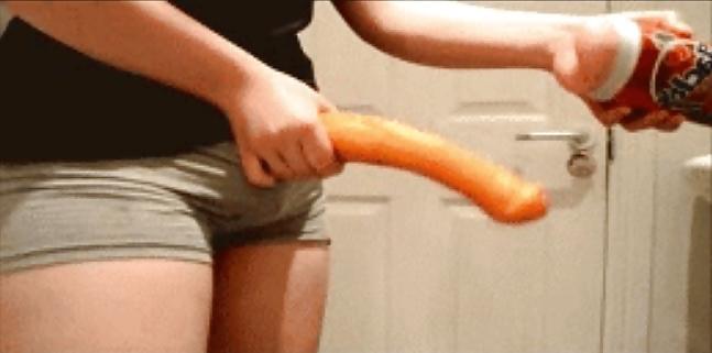 22P Große Strap-On-Girls