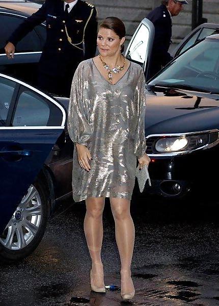 25P A Crown Princess in pantyhose